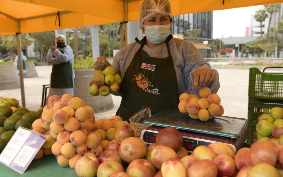 Fería ‘De la Chacra a la Olla’ reunió a productores de ocho regiones del país